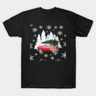 Country Christmas, Old Fashioned Red Vintage Car, Tree & Snowy Christmas T-Shirt